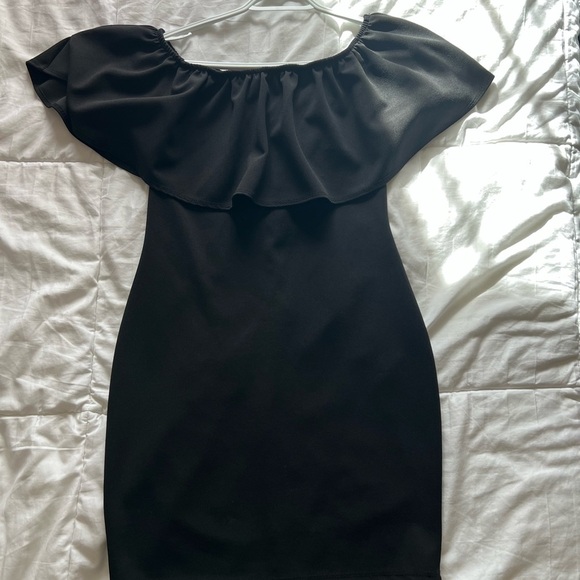 Dresses & Skirts - Black Ruffled Off-Shoulder Mini Dress